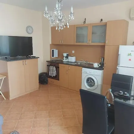 Апартаменти Charming Sunny 2 Bedrooms 1 Bath *